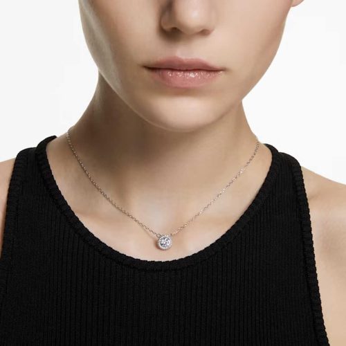 Why a Necklace from Swarovski Is a Perfect Gifts for Any Time